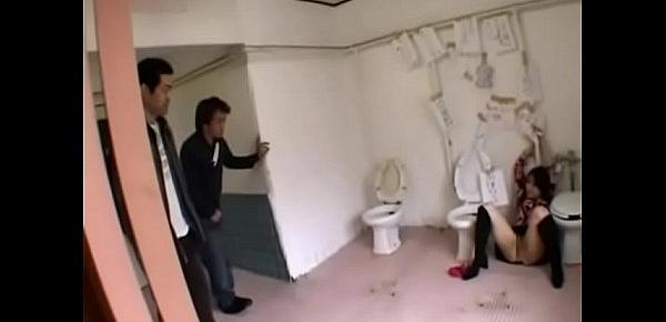  Japanese girl bound in the toilets begs for piss